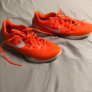 Men’s Size 11.5 Nike Hyperchase Basketball Shoes